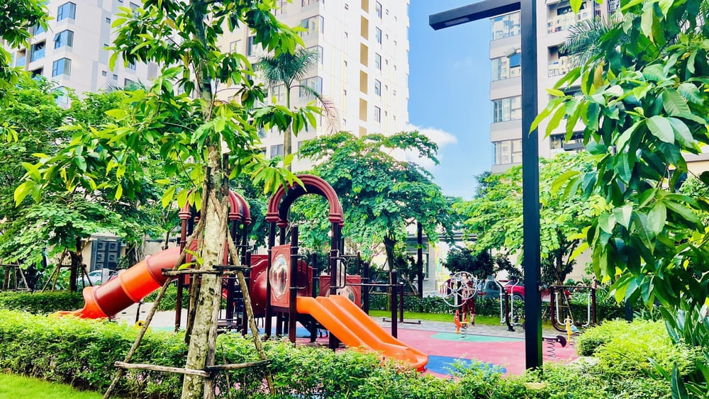 Khu vui chơi trẻ em nội khu Akari City Giai đoạn 1 giữa không gian cây xanh