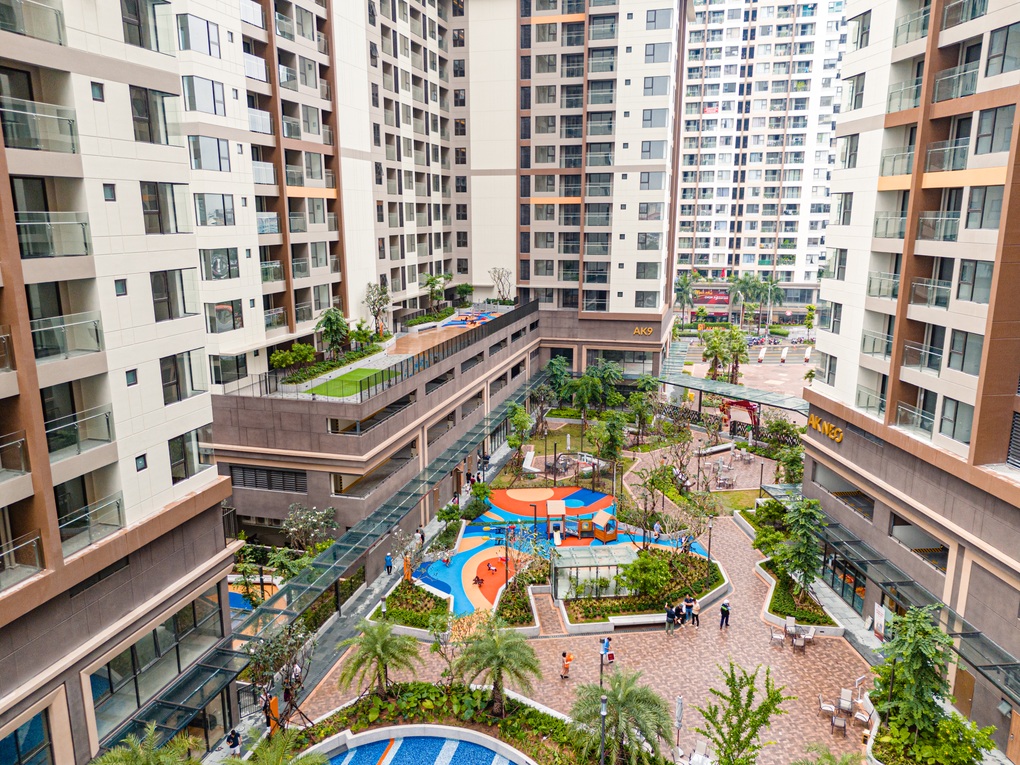 Tiện ích nội khu căn hộ Akari City với hồ bơi, khu vui chơi giữa các tháp AK9, AK NEO